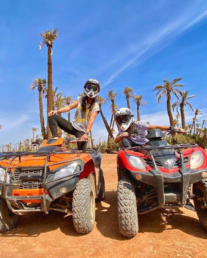 Aventura en quad entre las palmeras